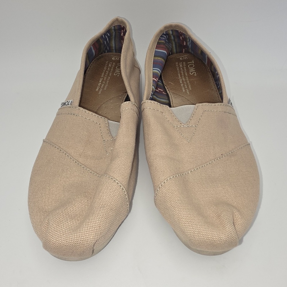 TOMS ~ Golden Beige Comfort Loafer Shoes ~ Easy Pull-On ~ Size 9 WIDE ~ EUC!